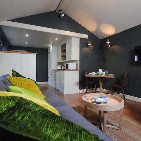 Courtyard Cottages Lymington, 2 Adults Only מראה חיצוני תמונה