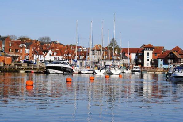 Courtyard Cottages Lymington, 2 Adults Only מראה חיצוני תמונה
