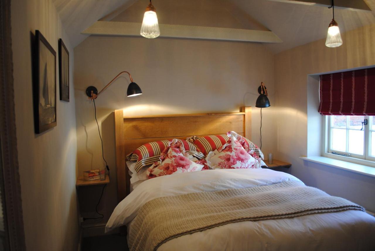 Courtyard Cottages Lymington, 2 Adults Only מראה חיצוני תמונה